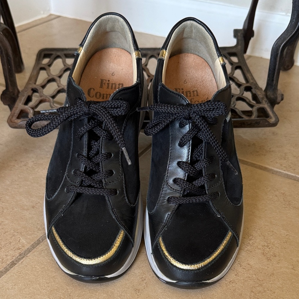 Finn Comfort Shoes Women’s UK Size 6 US Size 8.5 Black with Gold Accents